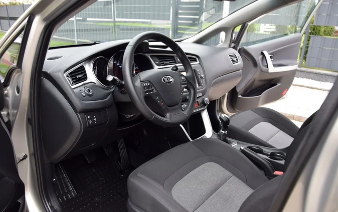 Kia Ceed cena 53900 przebieg: 45000, rok produkcji 2016 z Kielce małe 254